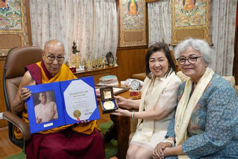 Le Prix Ramon Magsaysay: Reconnaissance de l'Élan Vers un Monde Meilleur par Leah Lokelani